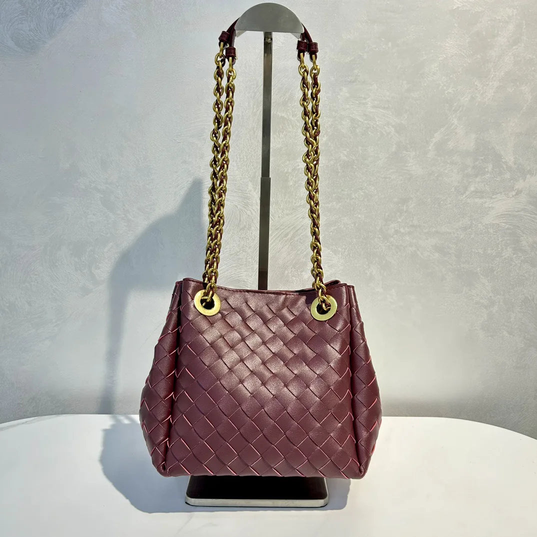 Mira Leather Bucket Bag – Echtleder Beuteltasche mit Kettenriemen