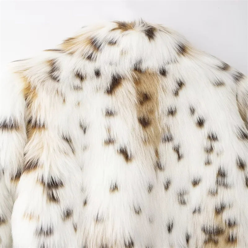 Aria Faux Fur Jacket – Kurz geschnittene Damen Kunstfelljacke im Animal Look