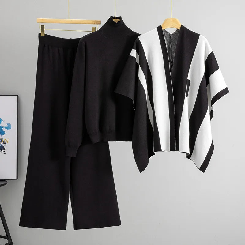 Ava Knit Three-Piece Set – Bequemes 3-Teile Strickset aus Pullover, Hose und Cape