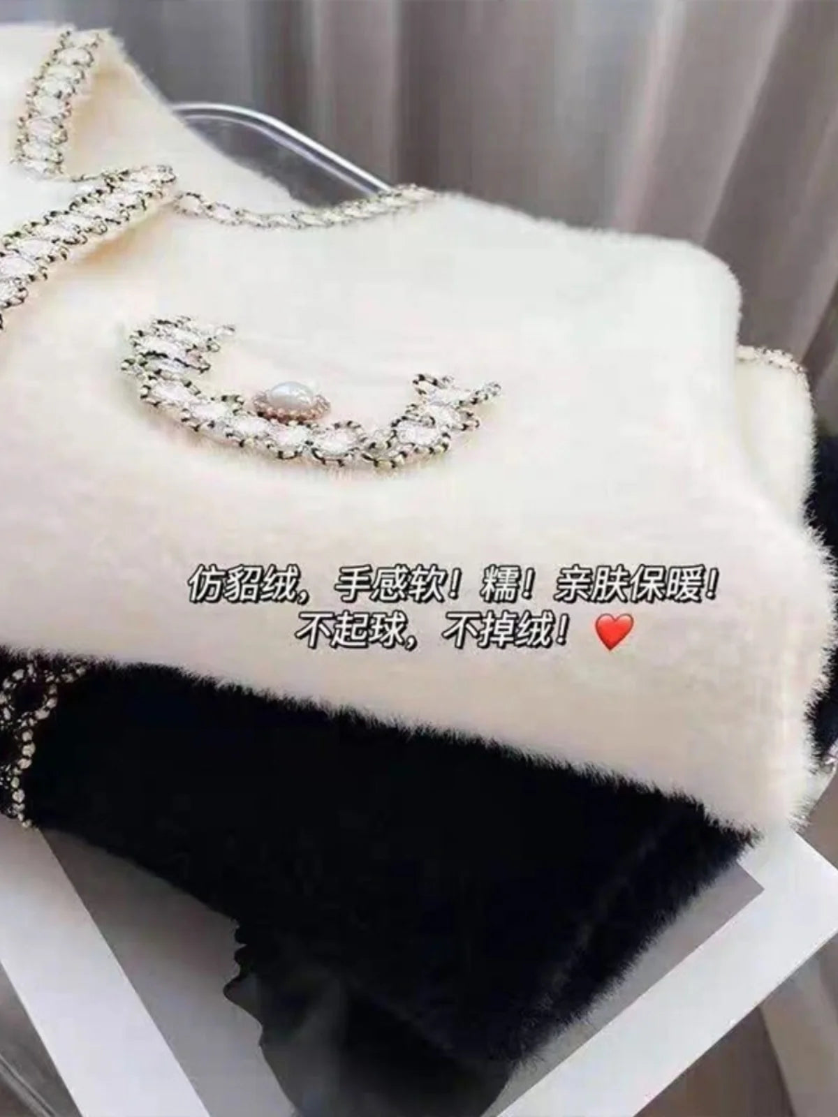 Bella Tweed Cape Jacket – Elegante Damen Jacke in Weiss und Schwarz