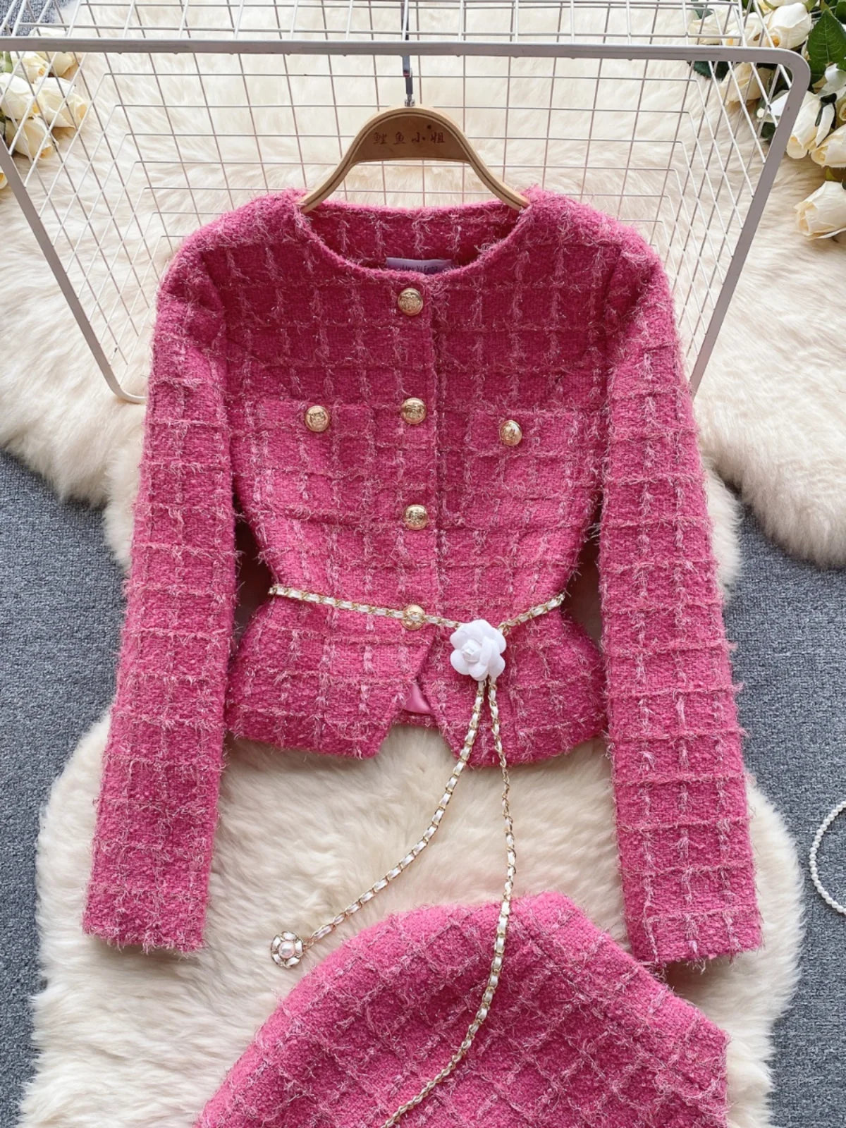 Ariana Tweed Set – Elegantes Zweiteiler Outfit aus Jacke und Rock in Wolloptik