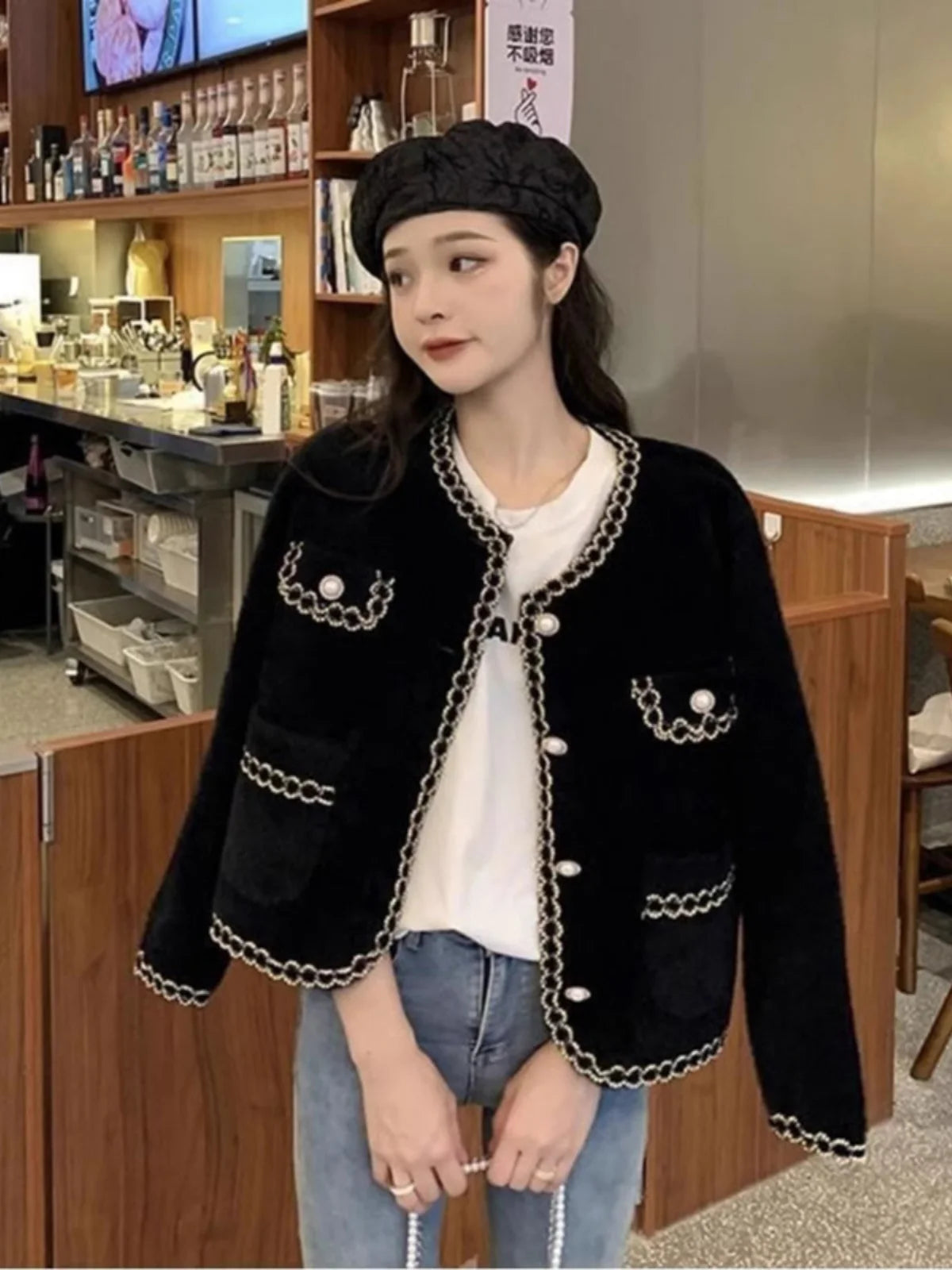 Bella Tweed Cape Jacket – Elegante Damen Jacke in Weiss und Schwarz