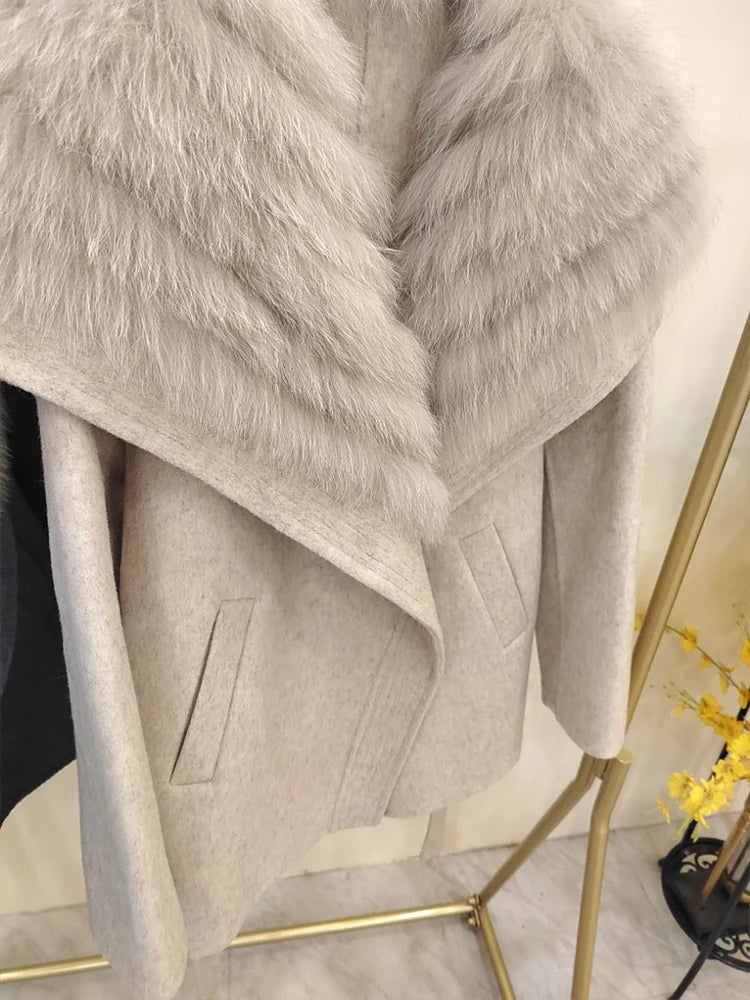 Serena Fox Fur Wool Coat – Luxuriöser Wollmantel mit echtem Fuchspelzkragen