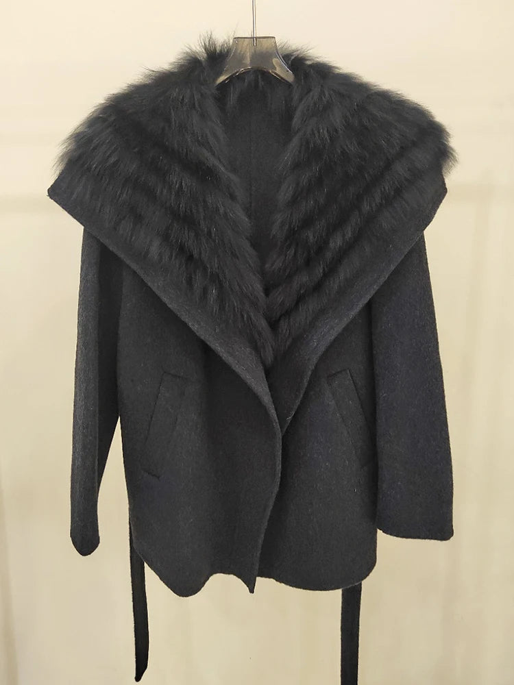 Serena Fox Fur Wool Coat – Luxuriöser Wollmantel mit echtem Fuchspelzkragen